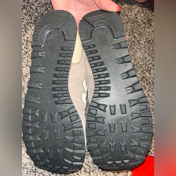 Unisex New Balance shoes - Picture 4 of 5